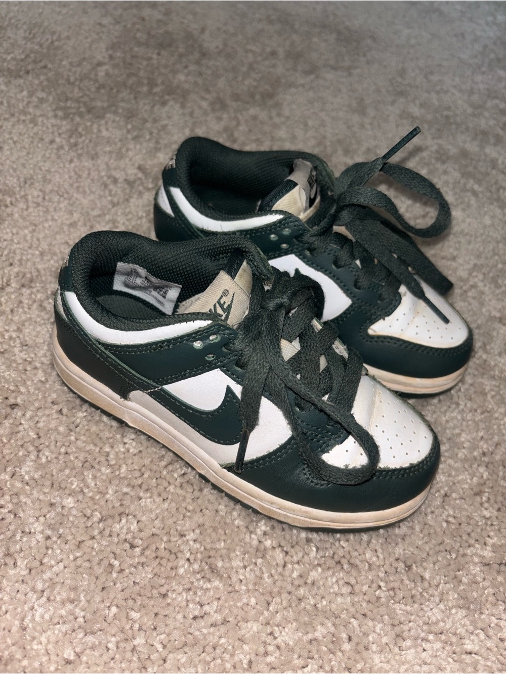Nike Kids Low-Top Sneakers in Dark Green and White